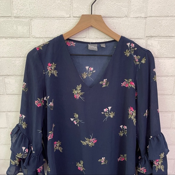 NEW YORK & COMPANY Soho Jeans Navy Blue Flowered Bell Sleeve Top - Picture 2 of 10